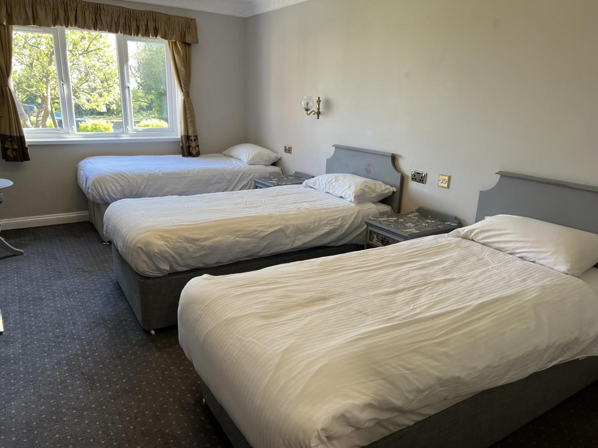 The Pear Tree Inn & Country Hotel Hindlip Exterior photo
